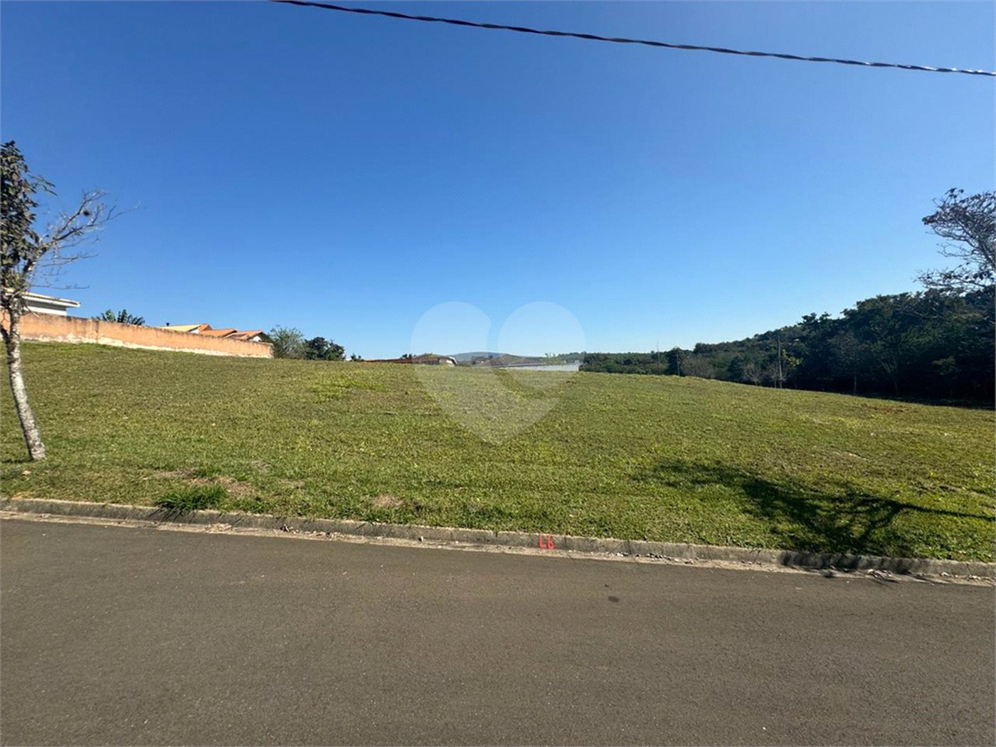 Terreno à venda com 1 suíte no condomínio Village Saint Charbel, Araçoiaba da Serra - SP