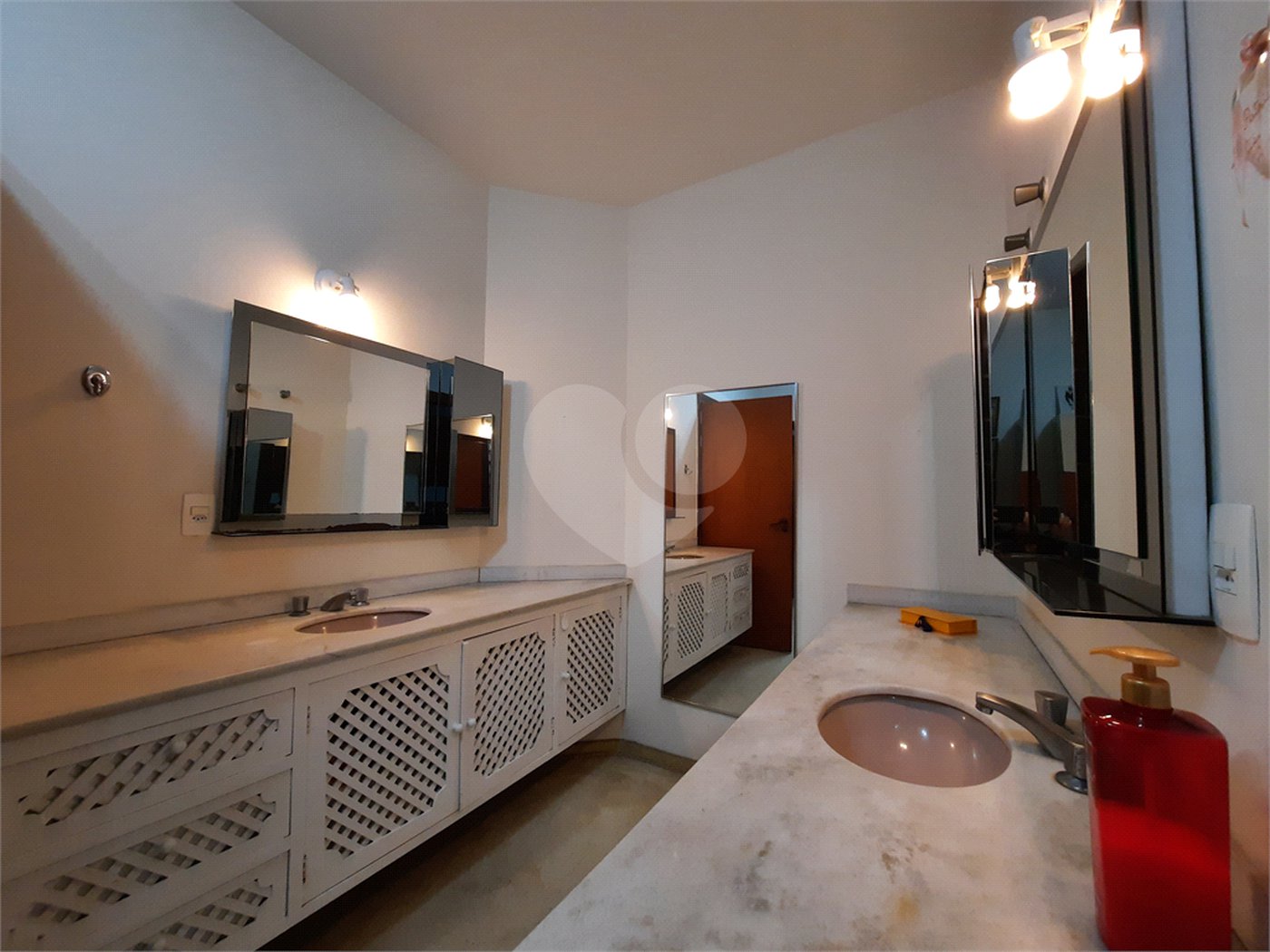 Casa à venda com 6 quartos, sendo 3 suítes, em Morumbi, São Paulo, SP
