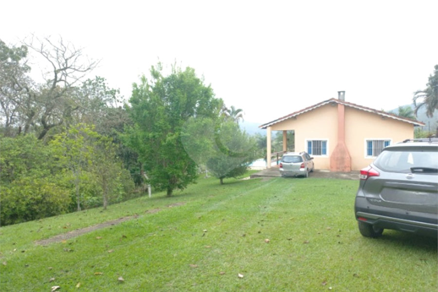 Casa à venda com 4 quartos, sendo 2 suítes, no condomínio Residencial Ypeville, Mairiporã - SP