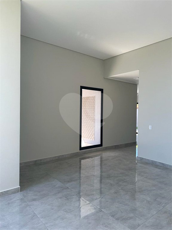 Casa à venda com 3 quartos, sendo 1 suíte, no condomínio Lagos D´icaraí, Salto - SP