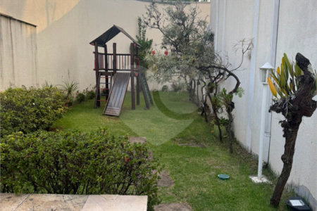 Casa à venda com 3 quartos, sendo 1 suíte, no condomínio Villas de São Francisco, São Paulo - SP