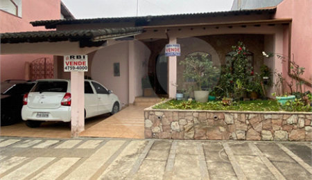 Casa à venda com 3 quartos, sendo 2 suítes, no condomínio Residencial Jardim Altos de Suzano, Suzano - SP
