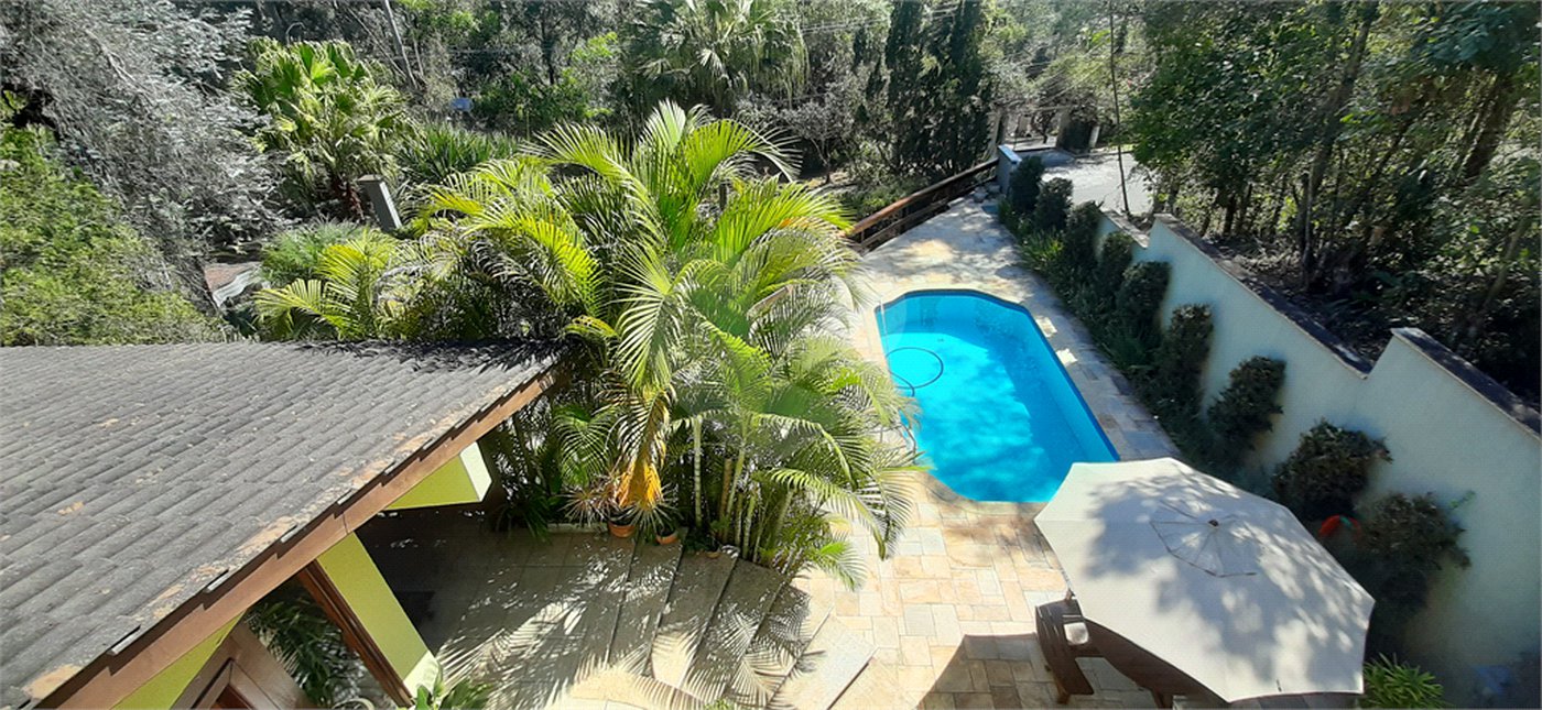 Casa à venda com 4 quartos, sendo 3 suítes, no condomínio Sausalito, Mairiporã - SP