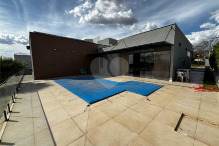 Casa à venda com 3 quartos, sendo 2 suítes, no condomínio Terras de Mont Serrat, Salto - SP