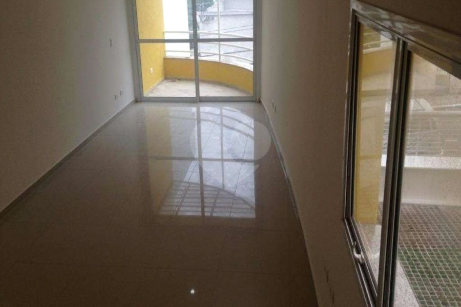 Casa à venda com 3 quartos, sendo 2 suítes, no condomínio Residencial Vegas, São Paulo - SP