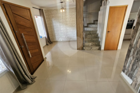 Sobrado à venda com 3 quartos, sendo 1 suíte,  em Vila Nivi, São Paulo, SP