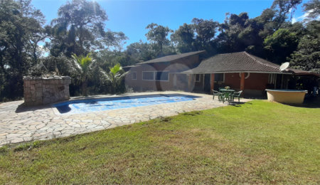 Casa à venda com 3 quartos, sendo 1 suíte,  no condomínio Sausalito, Mairiporã - SP
