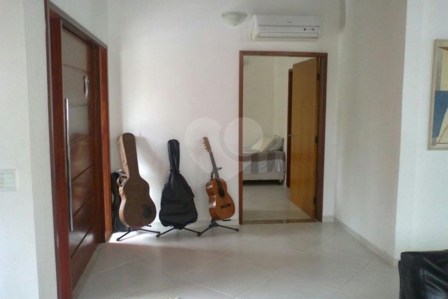 Sobrado à venda com 5 suítes em Enseada, Bertioga, SP