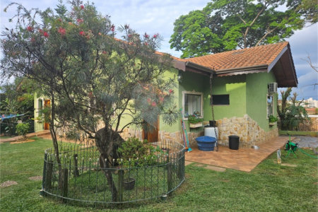 Casa à venda com 4 quartos, sendo 3 suítes, em Jardim Tapajós, Atibaia, SP