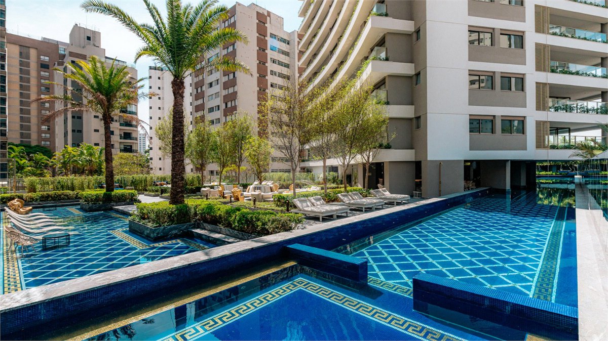 Apartamento à venda com 3 suítes em Moema, São Paulo, SP