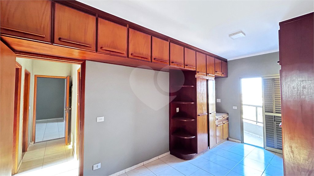 Apartamento à venda com 3 quartos, sendo 1 suíte, no Centro, Três Lagoas, MS