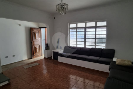 Casa à venda com 3 quartos, sendo 1 suíte,  em Jardim Rosa Maria, São Paulo, SP