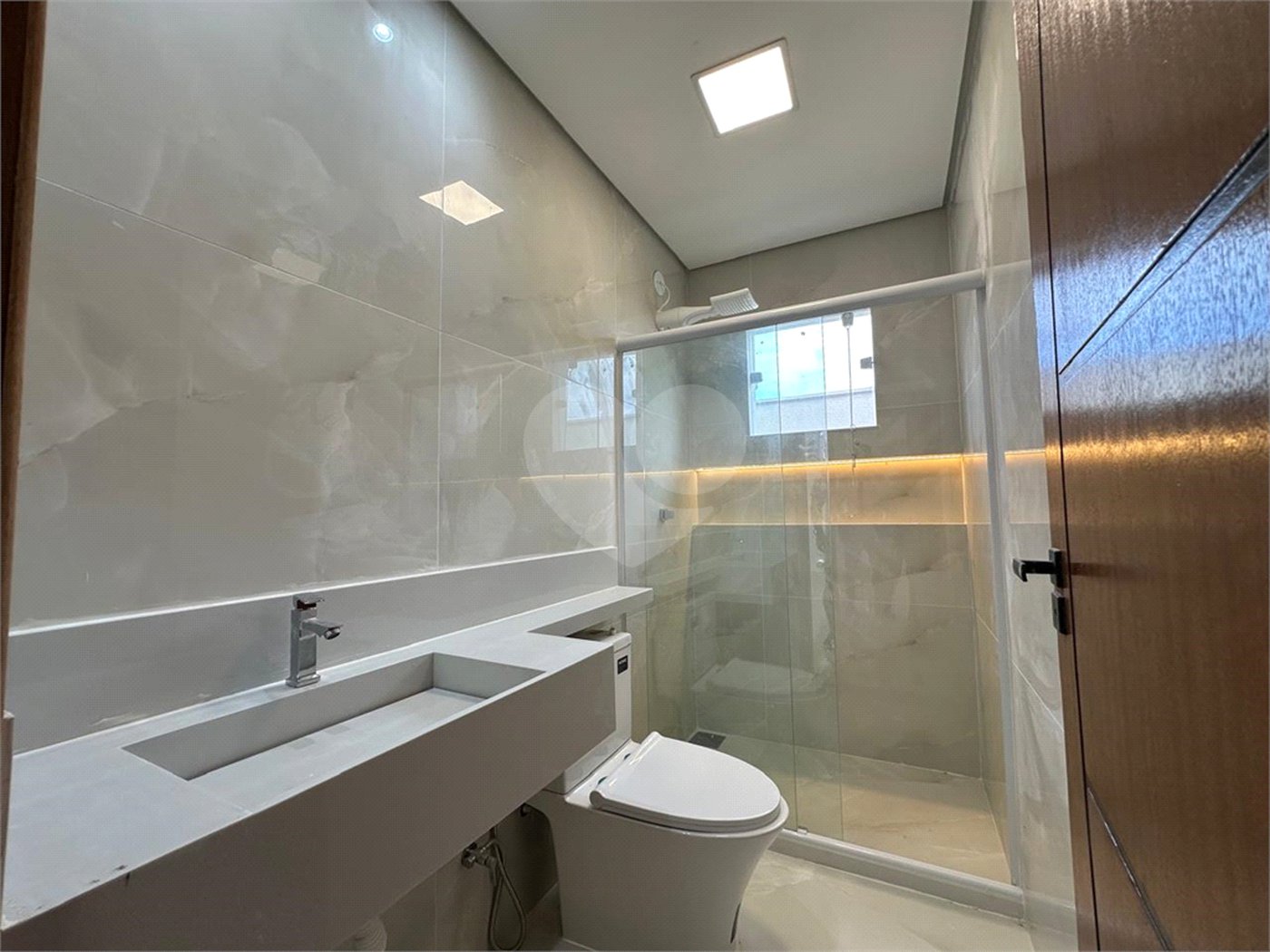 Casa à venda com 2 quartos, sendo 1 suíte, em Guriri, Cabo Frio, RJ