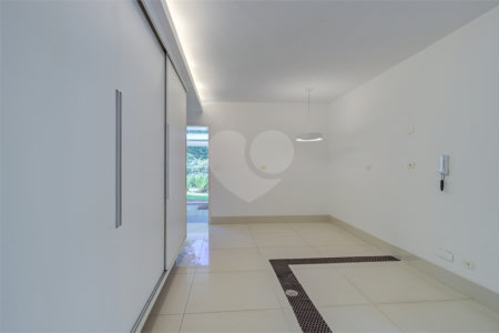 Casa para alugar com 5 quartos, sendo 3 suítes, no condomínio Chácara Flora, São Paulo - SP