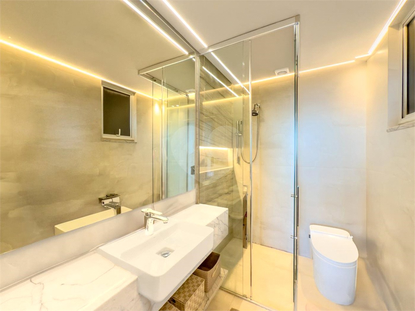 Apartamento à venda com 4 quartos, sendo 1 suíte,  em Copacabana, Rio de Janeiro, RJ