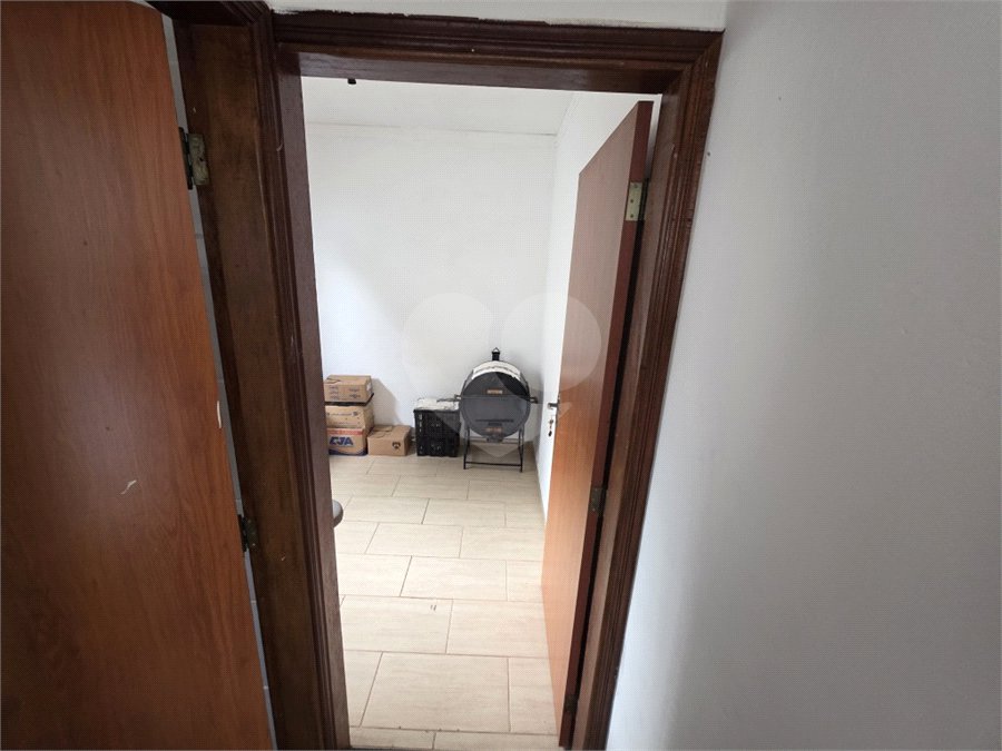 Casa térrea à venda no Douradinho com 2 quartos e edícula com mais dois quartos e 2 banheiros.