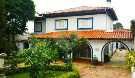 Casa à venda com 5 quartos, sendo 2 suítes, no condomínio Luís Romero Sanson, São Paulo - SP