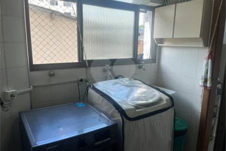 Apartamento à venda com 3 quartos, sendo 1 suíte, em Vila Gumercindo, São Paulo, SP