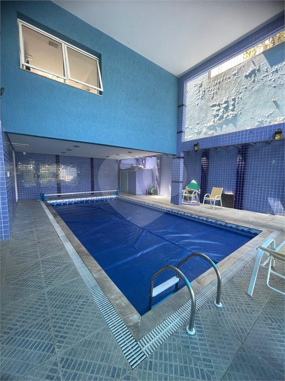 Casa à venda com 5 quartos, sendo 3 suítes, no condomínio Swiss Park, São Bernardo do Campo - SP