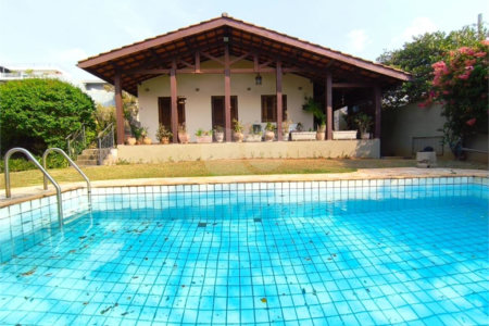 Casa à venda com 4 quartos, sendo 2 suítes, em Jardim Santa Bárbara, Atibaia, SP