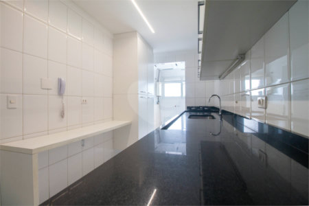 Apartamento à venda com 3 quartos, sendo 1 suíte, em Panamby, São Paulo, SP