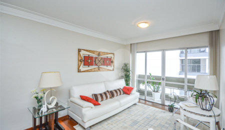 Apartamento à venda com 3 quartos, sendo 1 suíte,  em Moema, São Paulo, SP