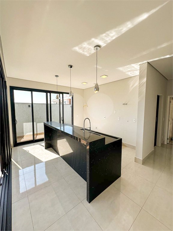 Casa à venda com 3 quartos, sendo 1 suíte, no condomínio Residencial Mont'alcino, Valinhos - SP