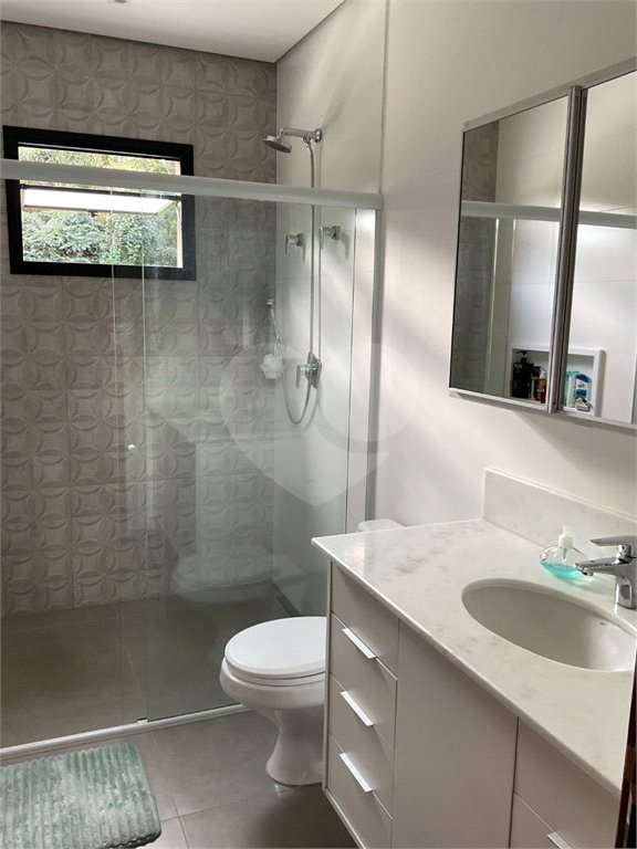 Casa à venda com 4 quartos, sendo 3 suítes,  no condomínio Vale da Santa Fé, Vinhedo - SP