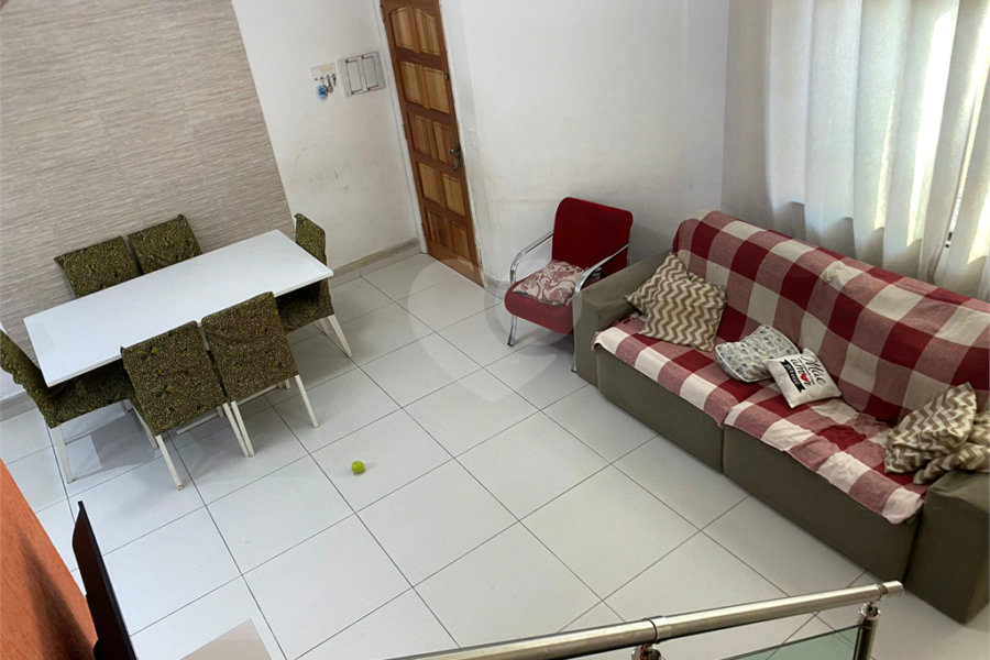 Casa à venda com 3 quartos, sendo 2 suítes, no condomínio Ibarra, São Paulo - SP