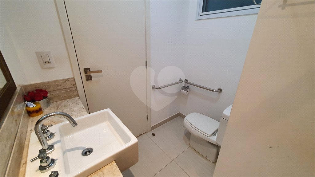 CASA A VENDA NO URBANOVA COM 390M², 5 DORMITORIOS, 6 BANHEIROS, PISCINA, 3 VAGAS, Sjc