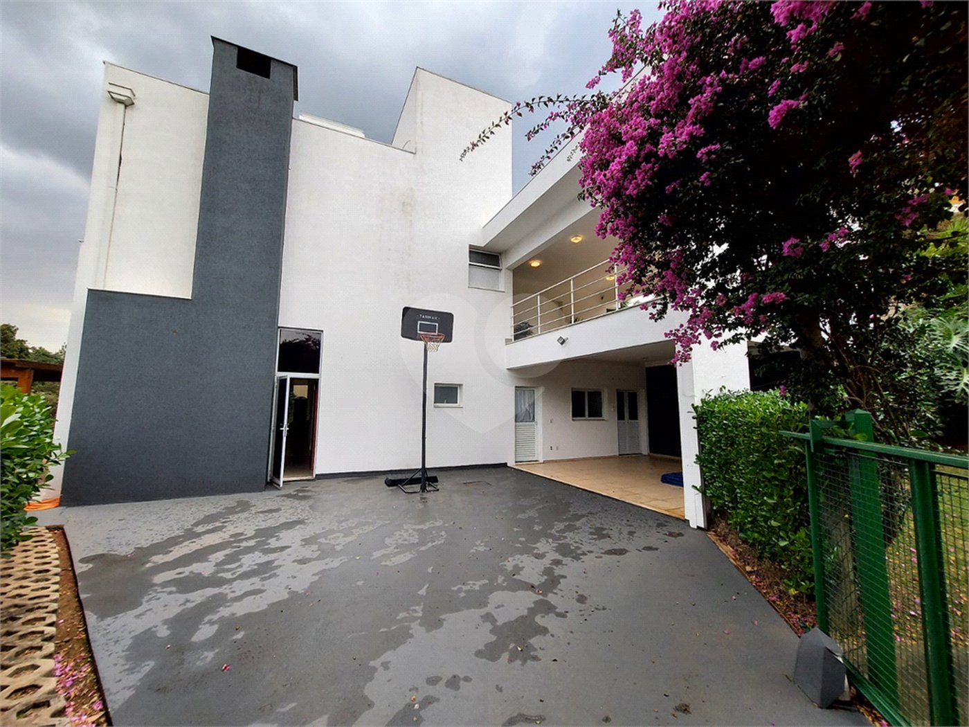 Casa à venda ou para alugar com 4 suítes no condomínio Jardim Primavera, Louveira - SP