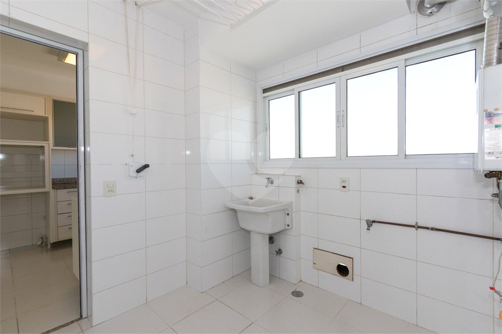 Apartamento à venda com 3 quartos, sendo 1 suíte,  em Vila Uberabinha, São Paulo, SP