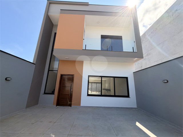 Sobrado à venda com 3 quartos, sendo 1 suíte,  em Laranjeiras, Caieiras, SP