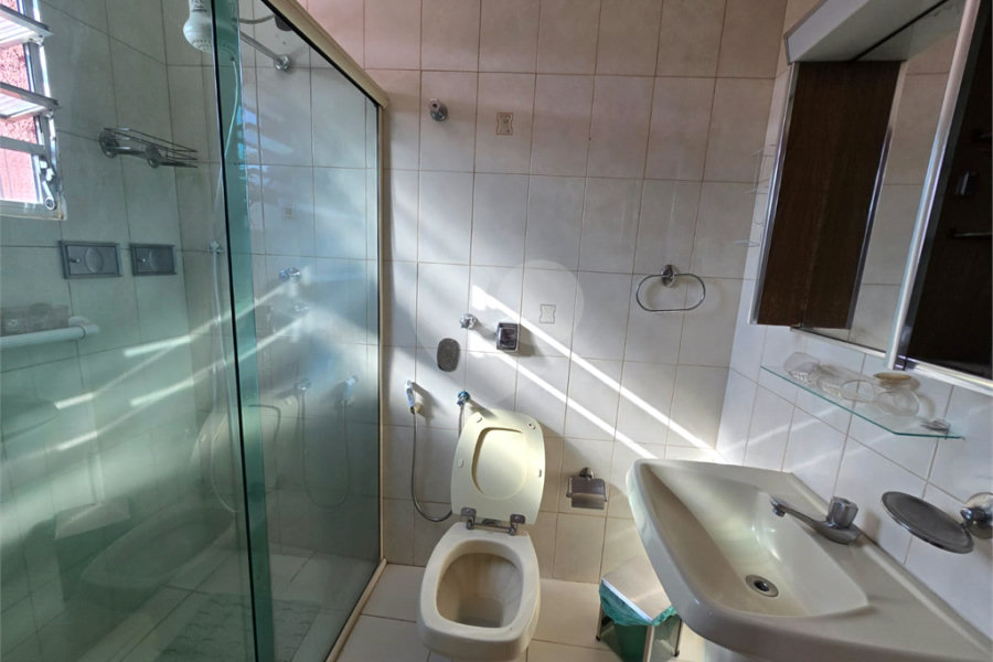 Sobrado à venda com 5 quartos, sendo 1 suíte, em Vila Bonilha, São Paulo, SP