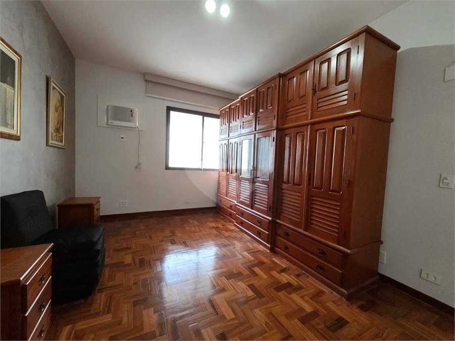 Apartamento à venda com 2 quartos, sendo 1 suíte,  em Laranjeiras, Rio de Janeiro, RJ