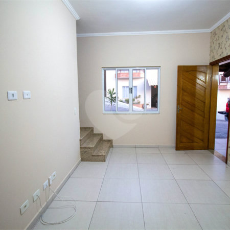 Casa à venda com 3 quartos, sendo 1 suíte, no condomínio Vilaregio, São Roque - SP