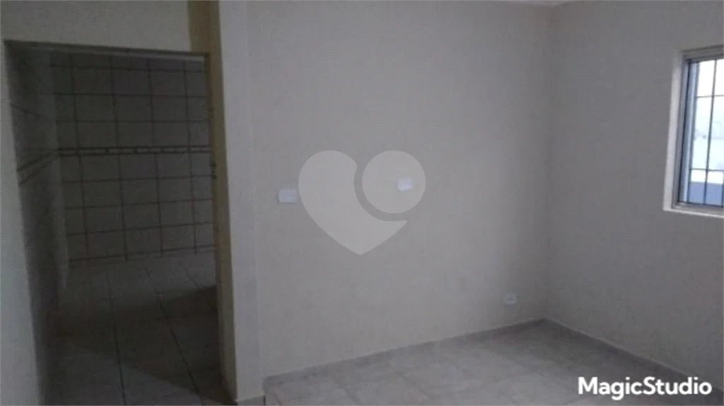 4 casas independentes em terreno de 245m² , à venda no Jardim Soares em Guainazes.