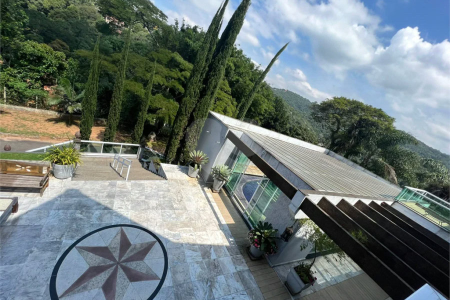 Casa à venda com 6 quartos, sendo 5 suítes, no condomínio Alpes da Cantareira, Mairiporã - SP
