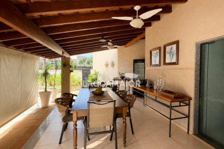 Casa à venda com 6 quartos, sendo 3 suítes,  em Santos Dumont, Três Lagoas, MS