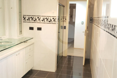 Casa à venda com 4 quartos, sendo 1 suíte,  em Vila Oliveira, Mogi das Cruzes, SP