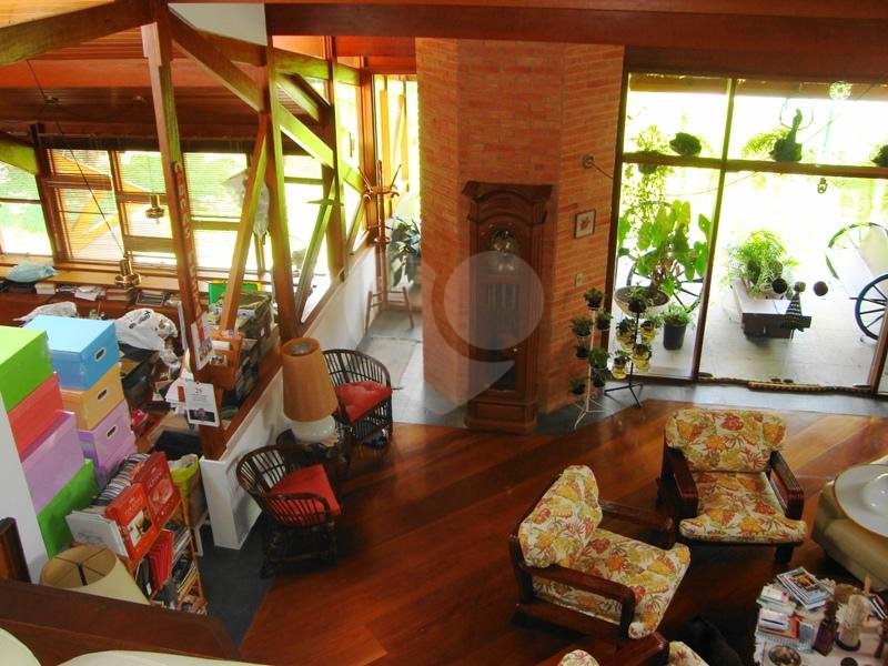 Sobrado à venda com 4 quartos, sendo 2 suítes, em Tremembé, São Paulo, SP