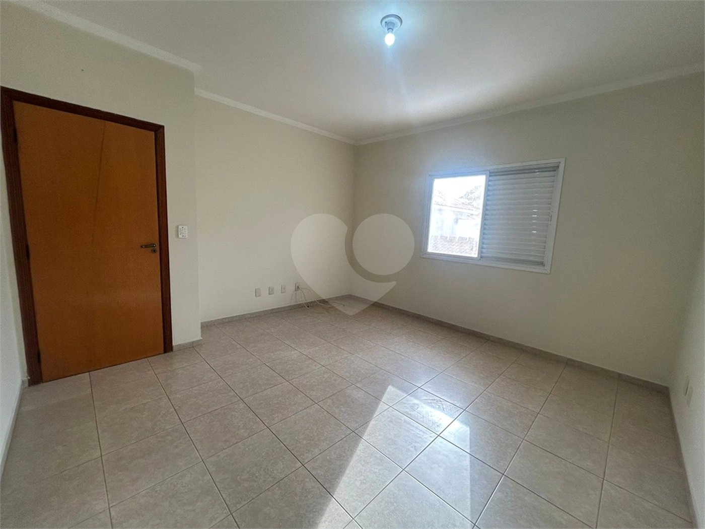 Casa à venda com 4 quartos, sendo 1 suíte,  no condomínio Lago da Boa Vista, Sorocaba - SP