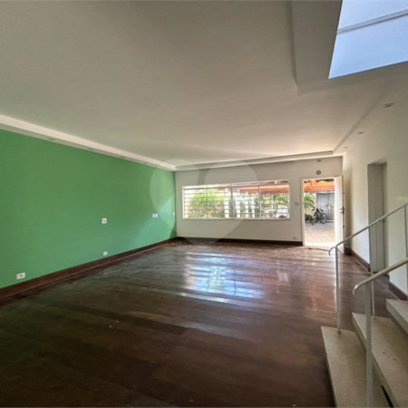 Sobrado à venda ou para alugar com 4 quartos, sendo 1 suíte, em Santo Amaro, São Paulo, SP