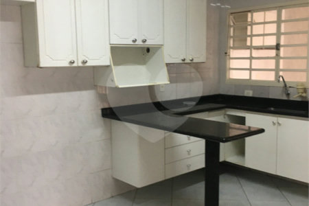 Sobrado à venda com 4 quartos, sendo 1 suíte, em Vila Rubens, Indaiatuba, SP