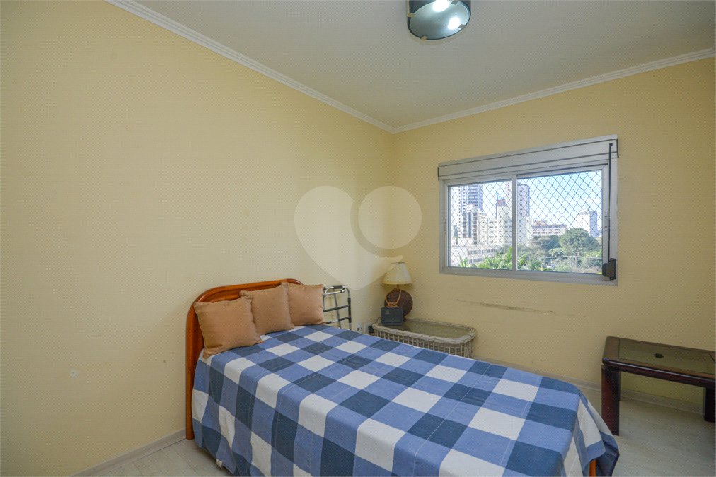 Apartamento à venda com 4 quartos, sendo 1 suíte, em Moema, São Paulo, SP
