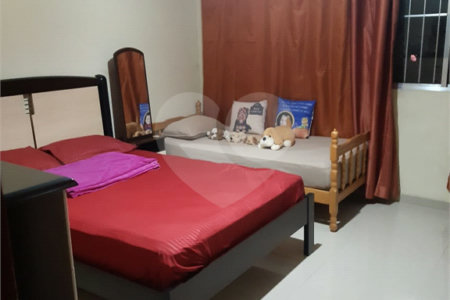 Casa com 250m², 4 dormitórios, 2 vagas.