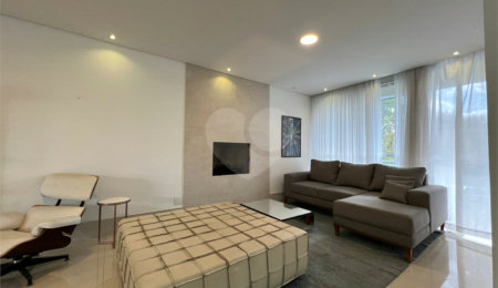 Casa à venda com 4 quartos, sendo 3 suítes, no condomínio Domus, São Paulo - SP
