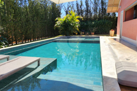 Casa à venda com 4 quartos, sendo 2 suítes, no condomínio Residencial Jardim Primavera, Louveira - SP