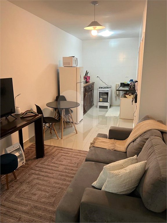 Casa à venda com 2 suítes no condomínio Jd. Avelino II, São Paulo - SP