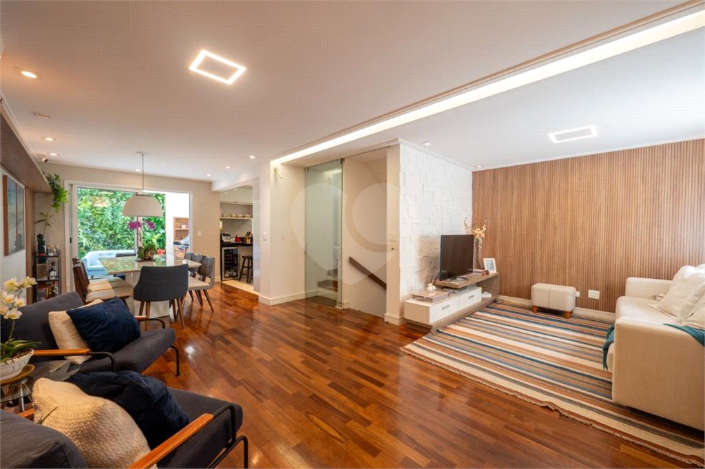 Casa à venda com 4 quartos, sendo 2 suítes, no condomínio Melbourne Residence, São Paulo - SP